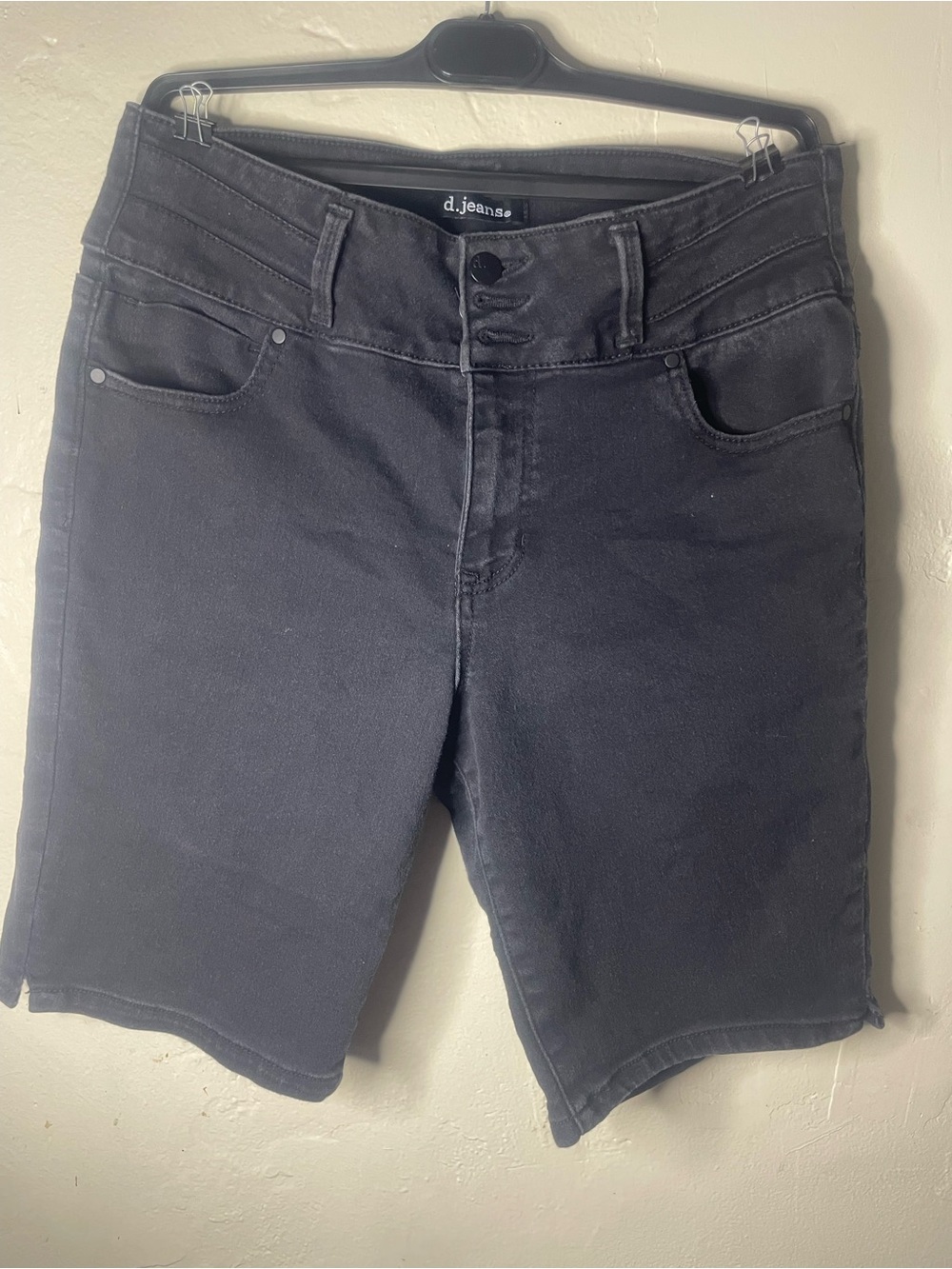 d. jeans Women’s High-Waist Black Stretch Denim Shorts